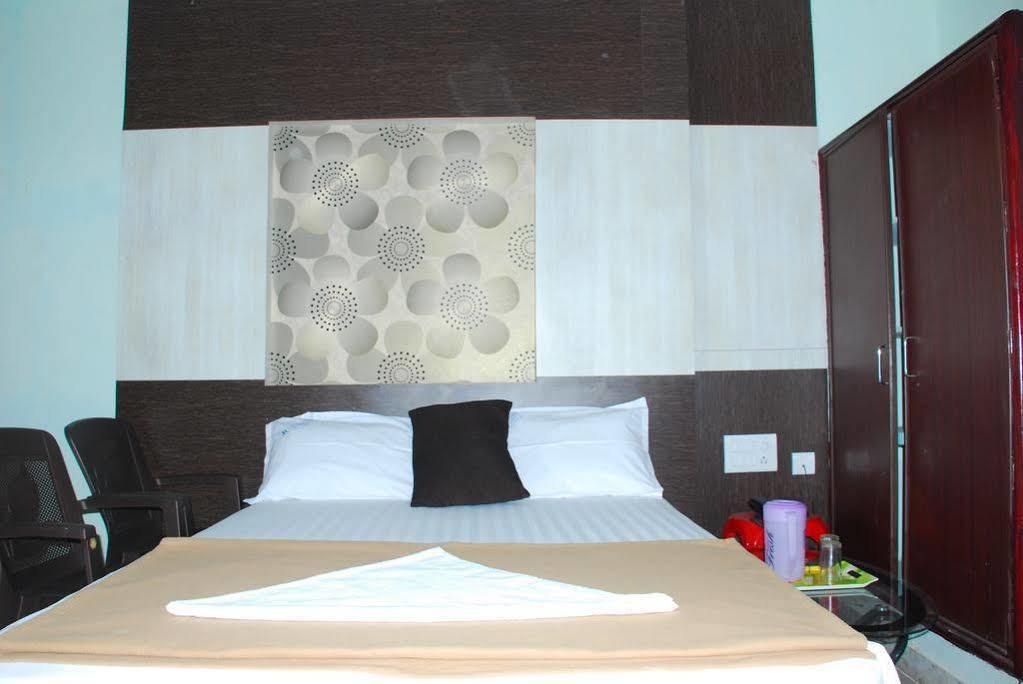 Jayalakshmi Residency Hotel Tirupati Exterior foto
